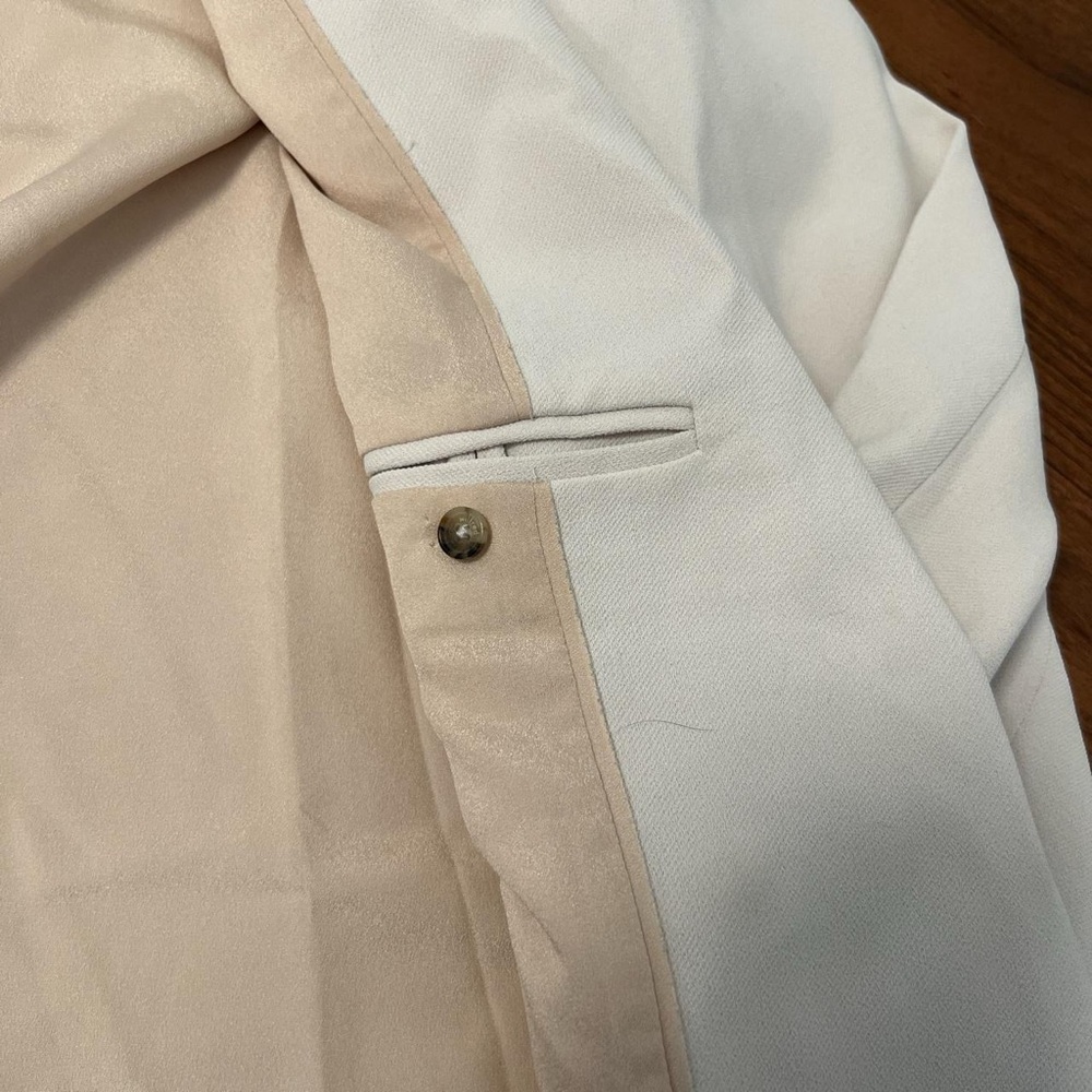 Aritzia Cream Blazer - Picture 2 of 3